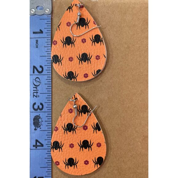 ☀️3/$12☀️ Faux Leather Spider Halloween Dangle Earrings - Picture 3 of 5